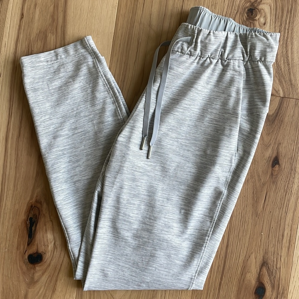 Lululemon On The Fly pants joggers size 4 inseam 27”